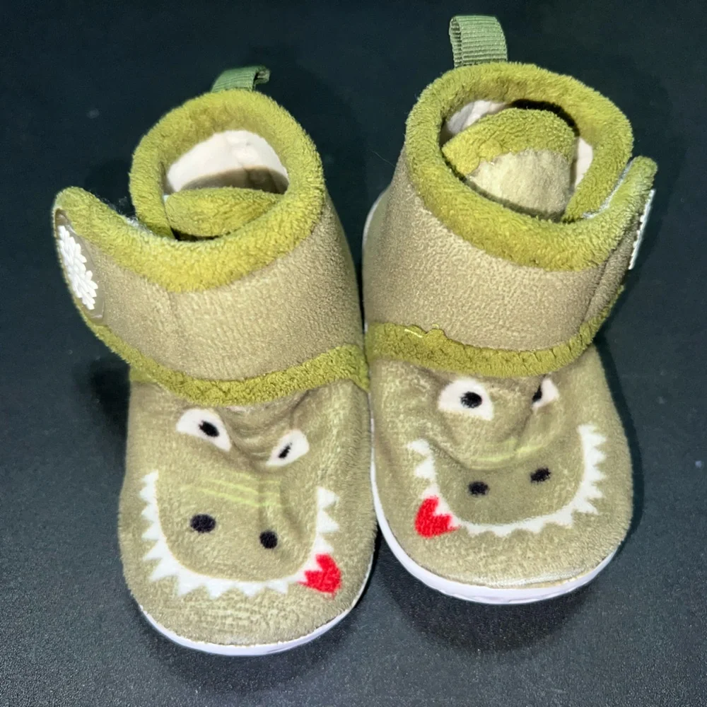 Green‎ Dinosaur toddler Shoes 3.5-4.5 slippers toddler size 3 1/2, 3.5